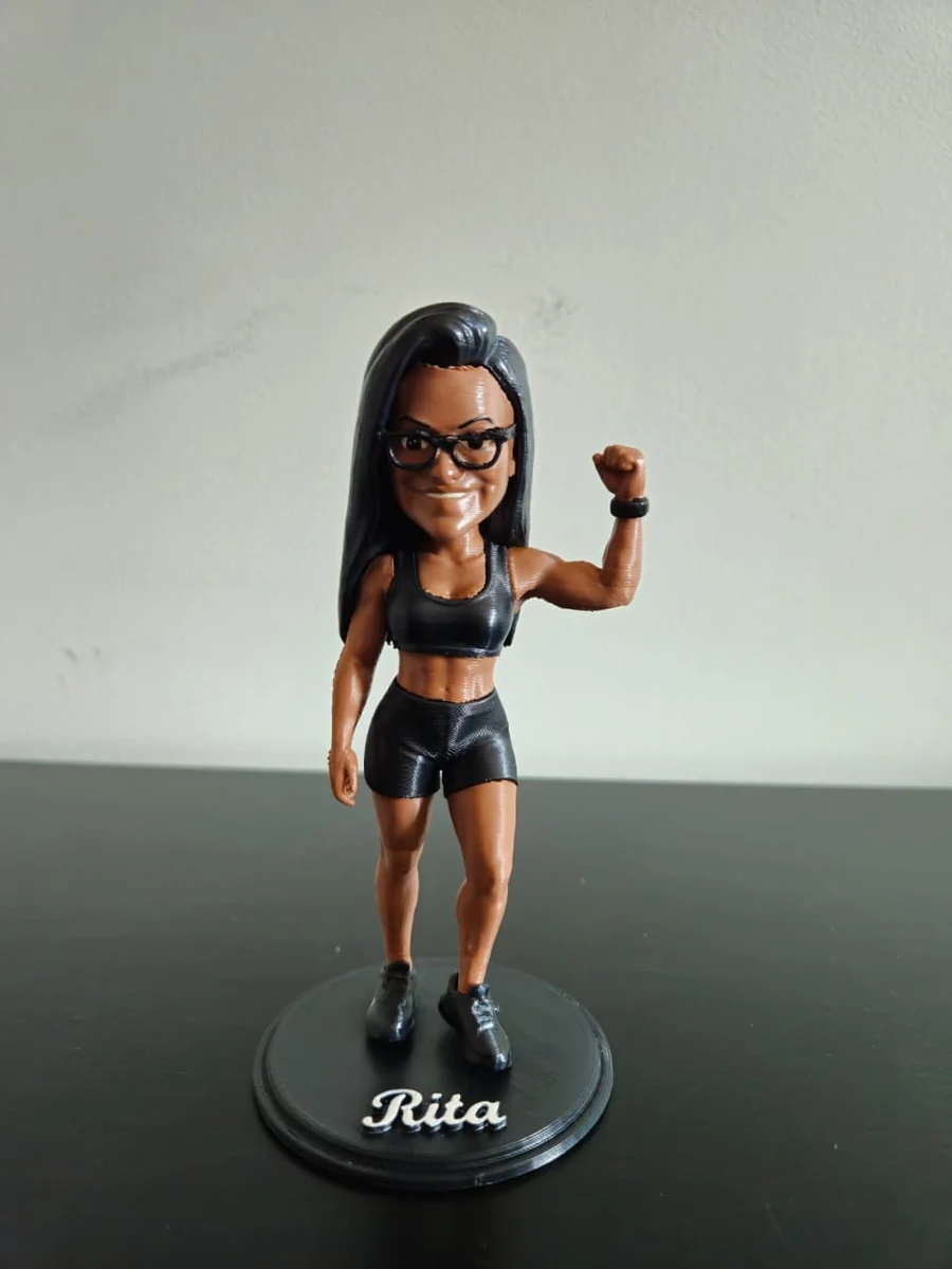 Boneca personalizada Rita, com roupa de treino